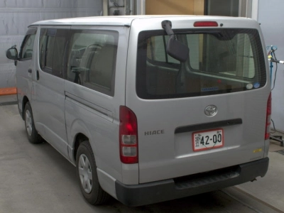 TOYOTA HIACE VAN