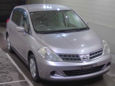 NISSAN TIIDA