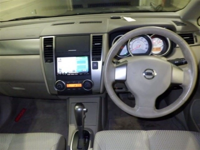 NISSAN TIIDA