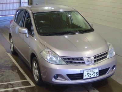 NISSAN TIIDA