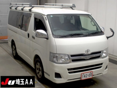 TOYOTA HIACE VAN