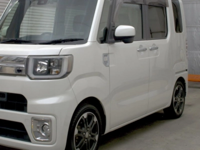 DAIHATSU WAKE