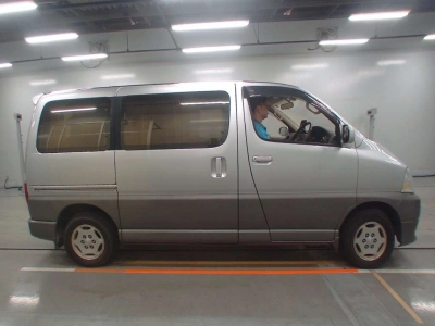 TOYOTA GRAND HIACE