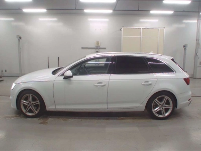 AUDI A4 AVANTE