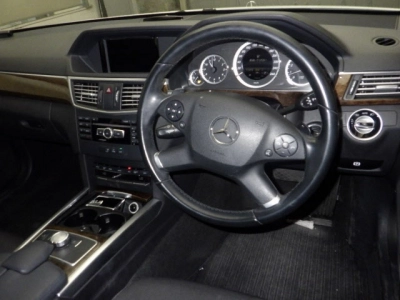 MERCEDES BENZ E CLASS