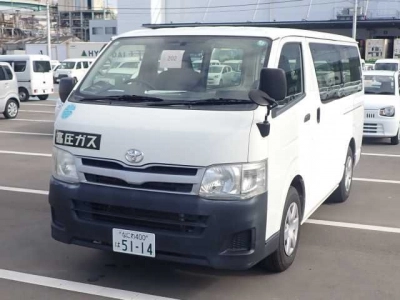 TOYOTA REGIUS VAN