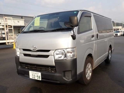 TOYOTA REGIUS VAN