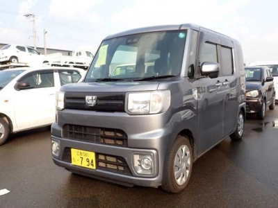 DAIHATSU WAKE