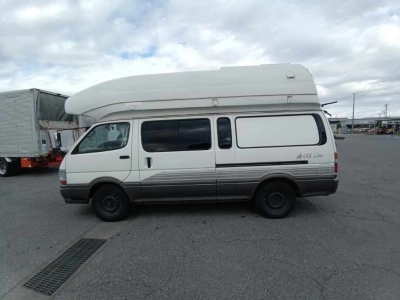 TOYOTA REGIUS VAN