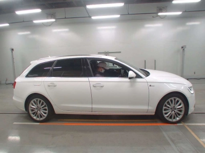 AUDI A6 AVANTE