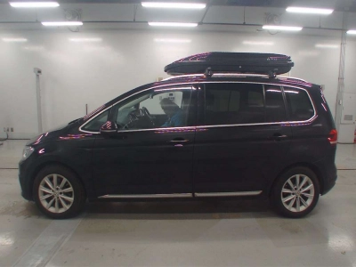 VOLKSWAGEN GOLF TOURAN