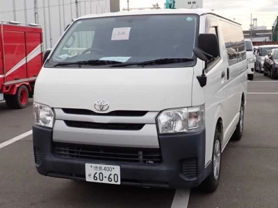 TOYOTA HIACE VAN