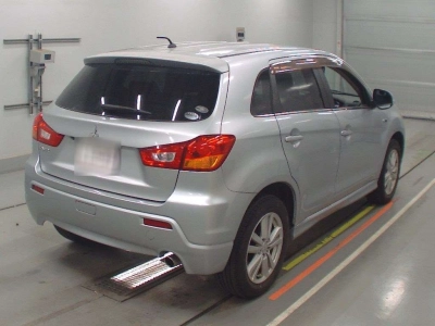 MITSUBISHI RVR