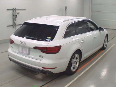 AUDI A4 AVANTE