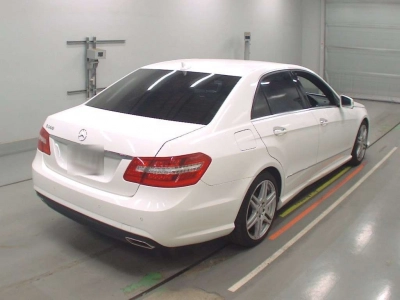 MERCEDES BENZ E CLASS