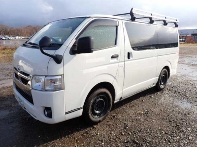 TOYOTA HIACE VAN
