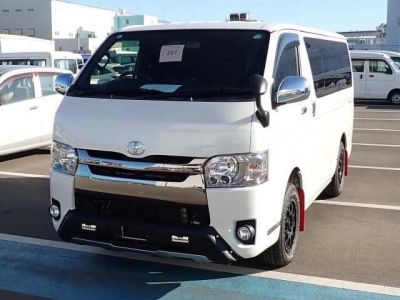 TOYOTA REGIUS VAN