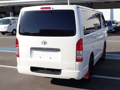 TOYOTA REGIUS VAN