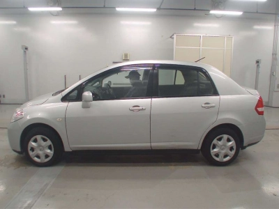 NISSAN TIIDA LATIO