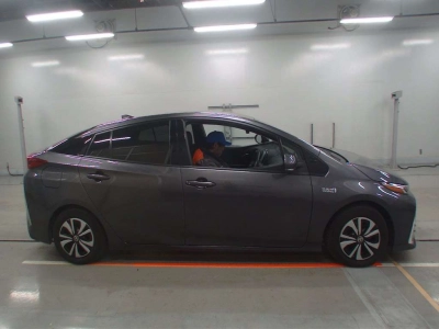 TOYOTA PRIUS PHV