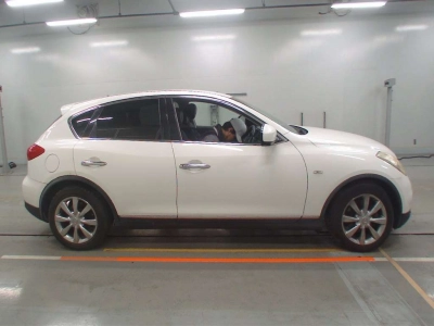 NISSAN SKYLINE CROSSOVER