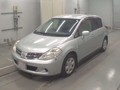 NISSAN TIIDA