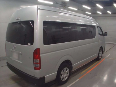 TOYOTA HIACE COMMUTER
