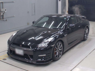 NISSAN GT-R