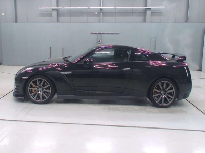 NISSAN GT-R