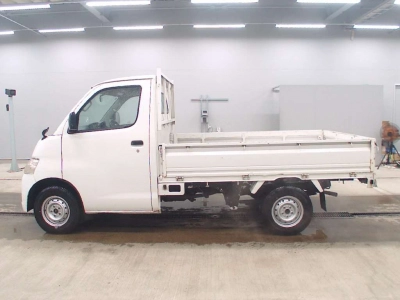 TOYOTA LITE ACE TRUCK