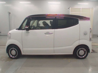 HONDA N-BOX SLASH