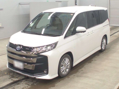 TOYOTA NOAH