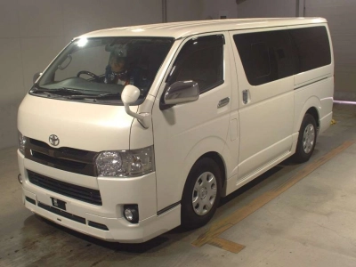 TOYOTA HIACE VAN