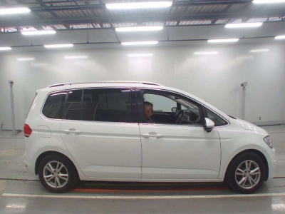 VOLKSWAGEN GOLF TOURAN