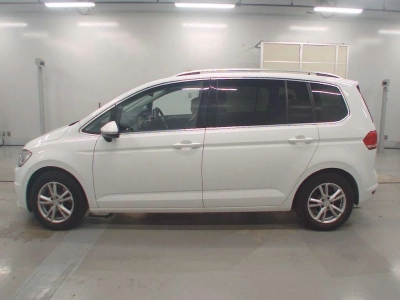 VOLKSWAGEN GOLF TOURAN