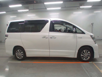 TOYOTA VELLFIRE HYBRID