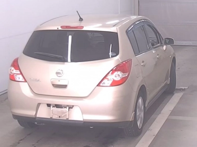 NISSAN TIIDA