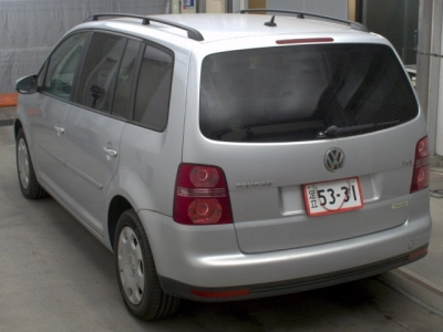 VOLKSWAGEN GOLF TOURAN