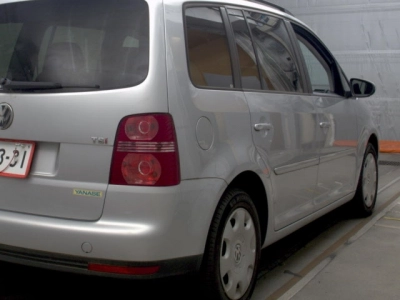 VOLKSWAGEN GOLF TOURAN