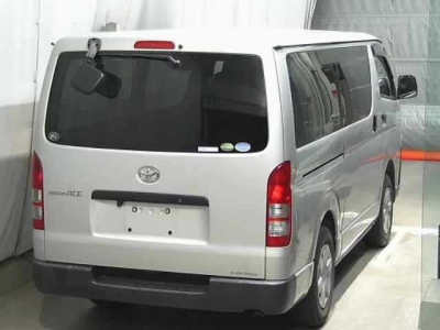 TOYOTA REGIUS VAN