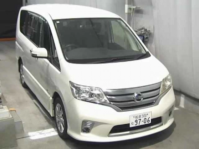NISSAN SERENA