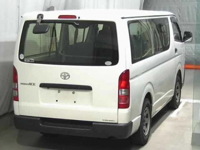 TOYOTA REGIUS VAN