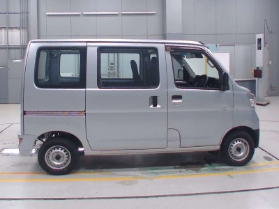 TOYOTA PIXIS VAN