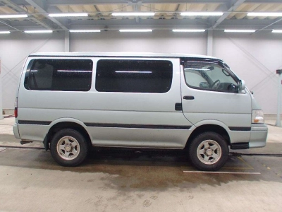 TOYOTA HIACE WAGON