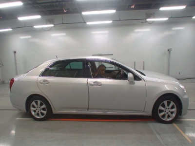 TOYOTA CROWN MAJESTA