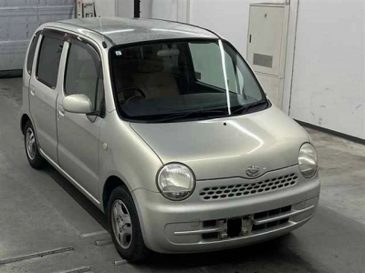 DAIHATSU MOVE LATTE