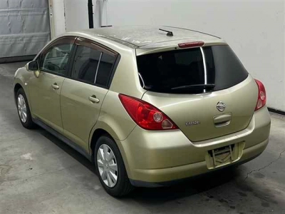 NISSAN TIIDA