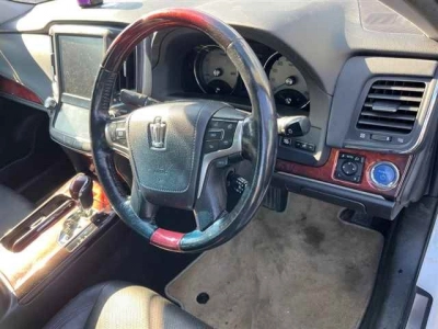 TOYOTA CROWN MAJESTA