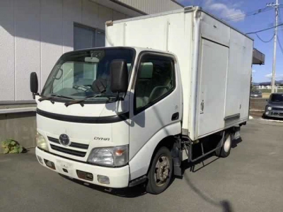 TOYOTA DYNA
