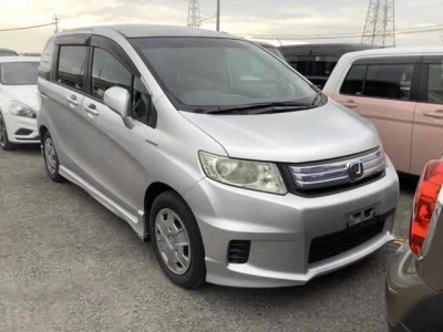 HONDA FREED SPIKE